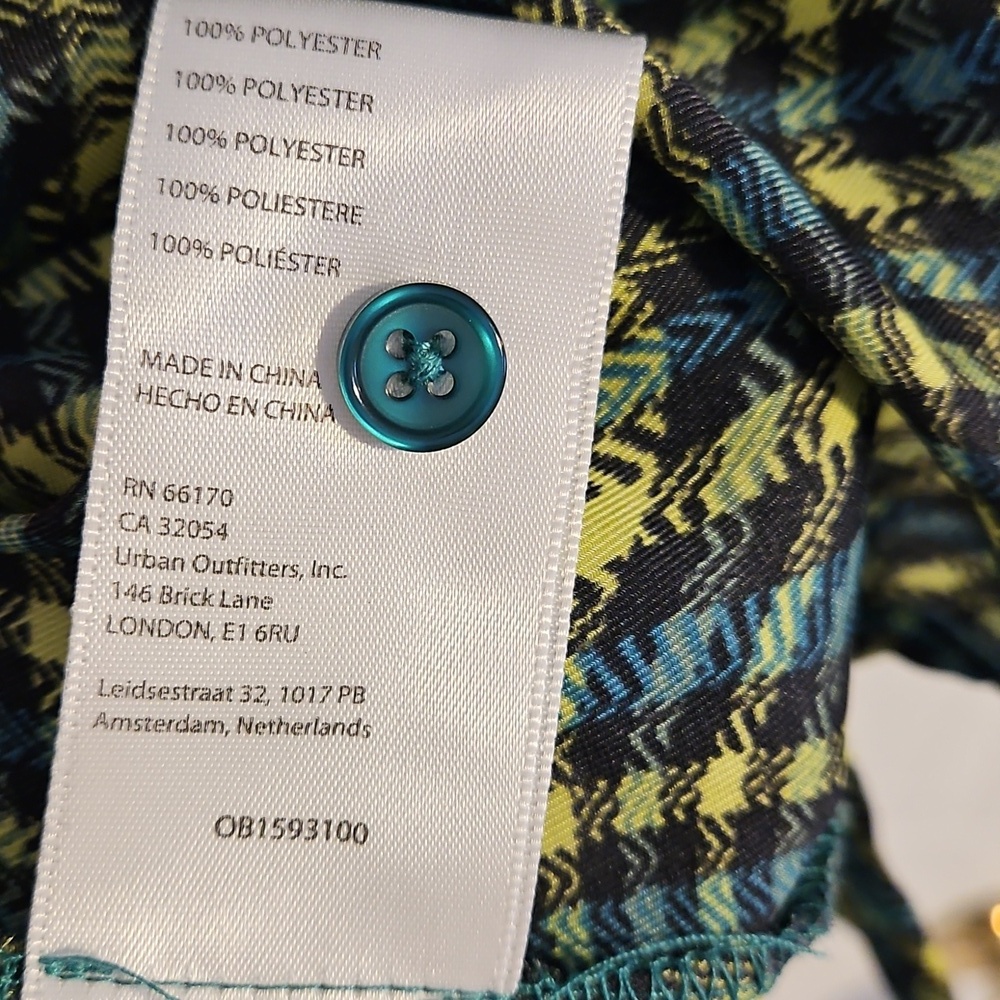 Urban Outfitters Short Sleeve Button Down Shirt men Large Green yellow geometric - Picture 4 of 6